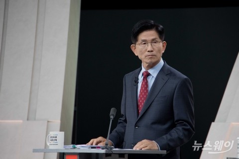 김문수 &quot;인당 국민소득 4만달러·잠재 성장률 3% 달성&quot;