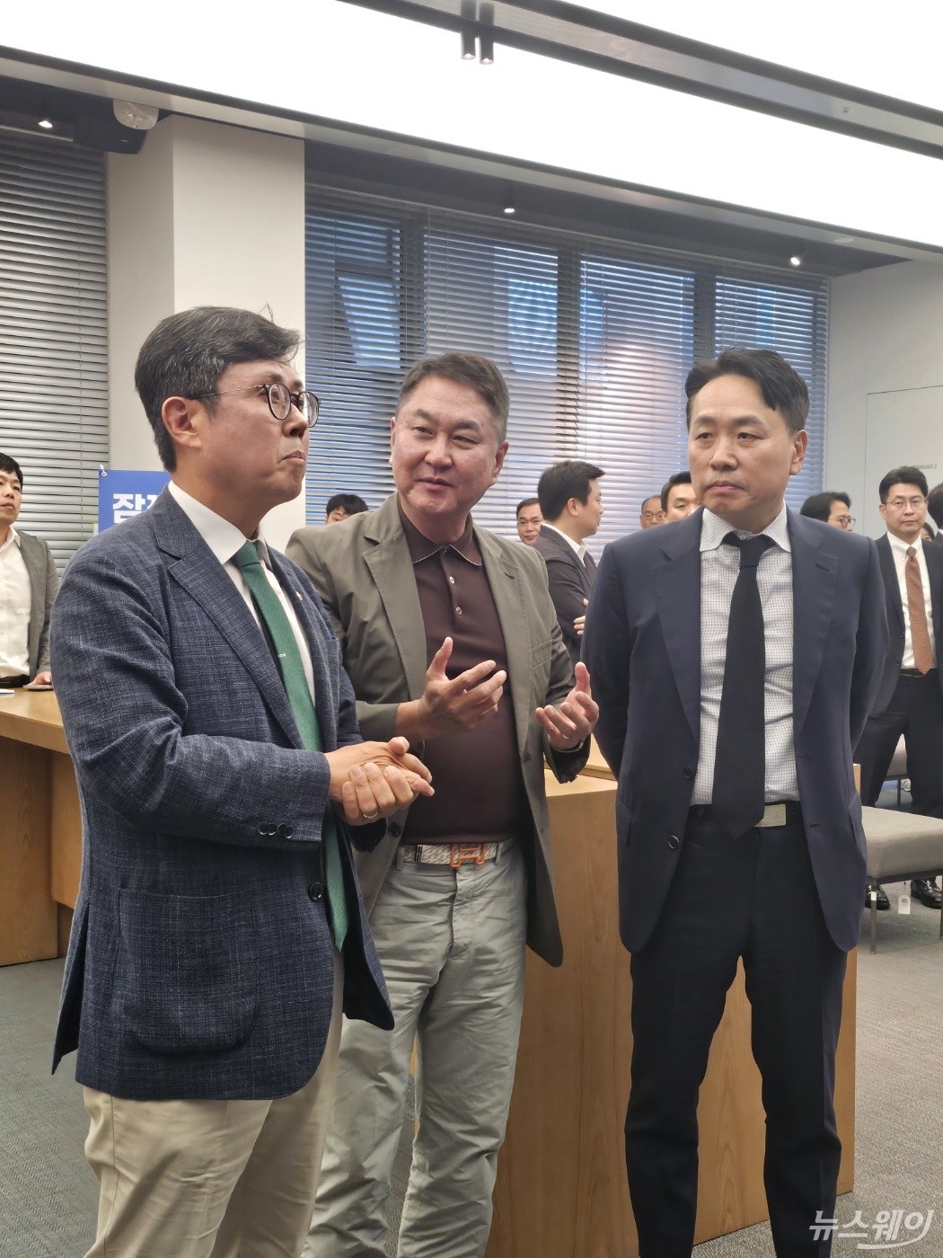 이석우 두나무 대표 사임, 후임에 오경석 팬코 대표 등 거론 - 뉴스 썸네일 이미지