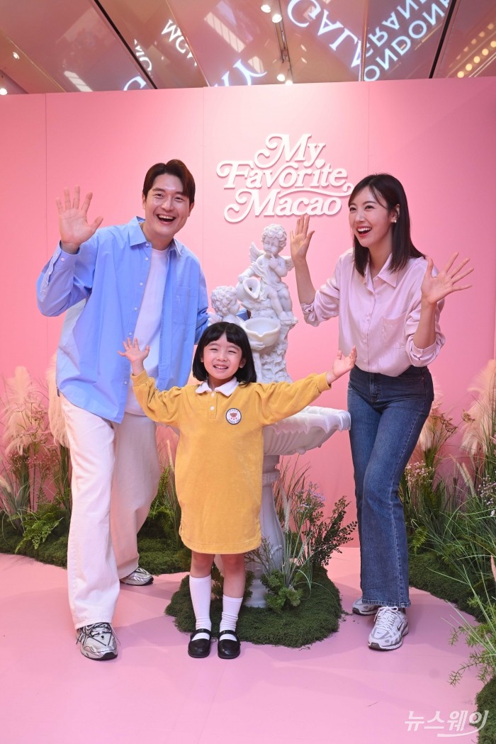 마카오정부관광청이 30일 오후 서울 여의도 더현대서울에서 열린 '2025 마카오 위크' 로드쇼 개막식에서 로드쇼 부스를 소개하고 있다. 사진=강민석 기자 kms@newsway.co.kr
