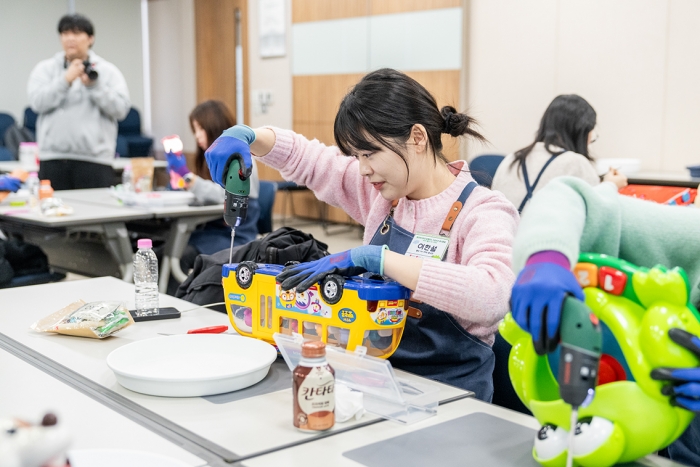 롯데, '마음이 마음에게' 실천···사회공헌으로 신뢰 경영 강화 기사의 사진