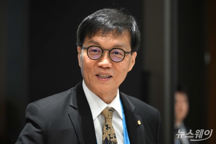 이창용 한국은행 총재가 2일 오전 서울 중구 한국은행에서 열린 BOK 국제콘퍼런스에 참석해 미소를 짓고 있다. 사진=강민석 기자 kms@newsway.co.kr