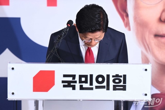 '대선 패배' 승복하는 김문수 후보