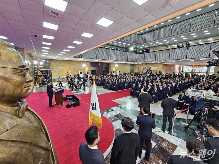 이재명 대통령이 4일 오전 서울 여의도 국회 로텐더홀에서 열린 제21대 대통령 취임선서식에서 취임사를 밝히고 있다. 사진=국회사진기자단