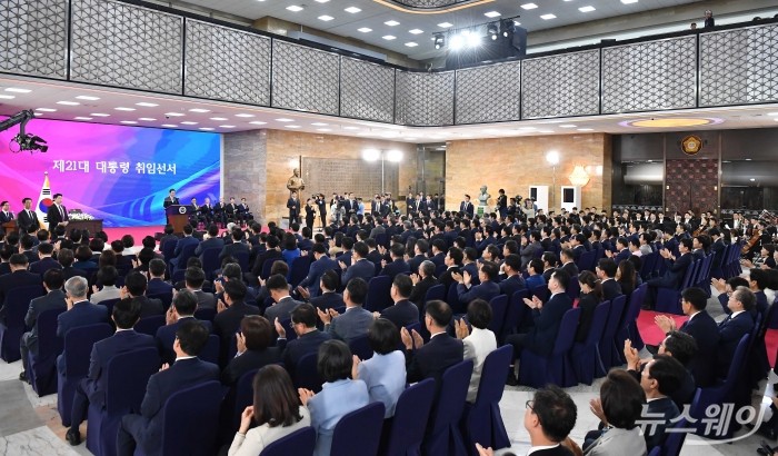 이재명 대통령이 4일 오전 서울 여의도 국회 로텐더홀에서 열린 제21대 대통령 취임선서식에서 취임사를 밝히고 있다. 사진=국회사진기자단