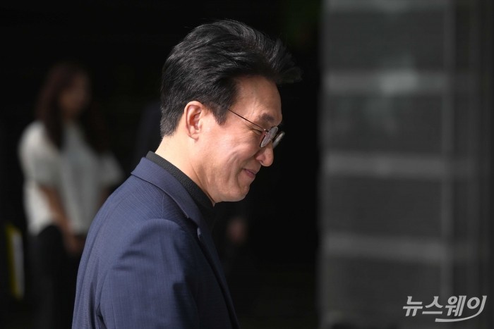 김민석 국무총리 후보자가 9일 오전 서울 종로구 금융감독원연수원에 마련된 인사청문회 준비 사무실로 출근하고 있다. 사진=강민석 기자 kms@newsway.co.kr