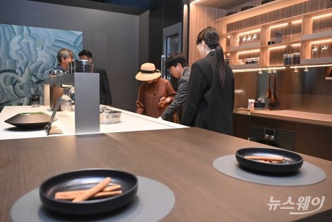 HDC현대산업개발, '더 라인 330' 홍보관 개관