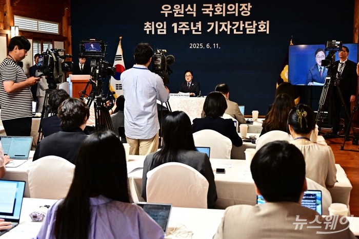우원식 국회의장이 11일 오전 서울 여의도 국회 사랑재에서 취임 1주년 기자간담회를 열고 모두발언을 하고 있다. 사진=이수길 기자 Leo2004@newsway.co.kr