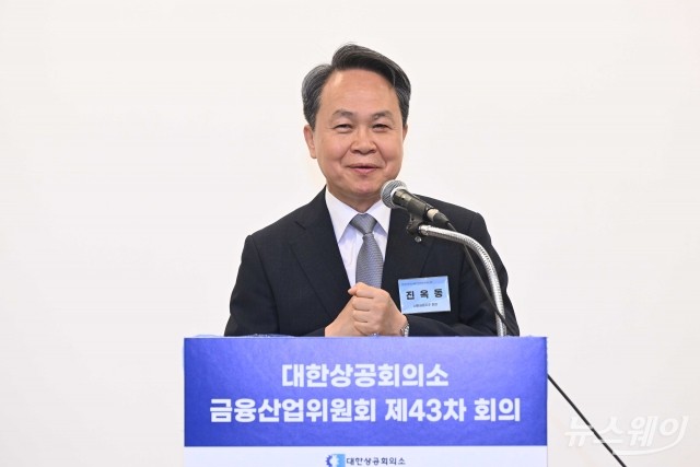 진옥동 회장 "국내 금융사들, 사명감 갖고 전환금융 활성화 힘 합쳐야"