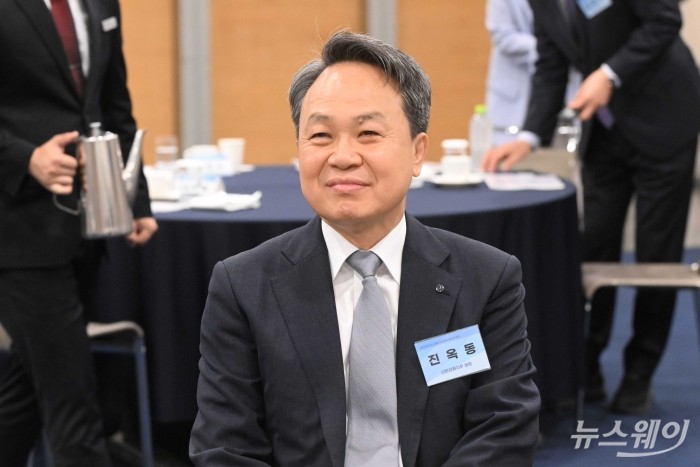 진옥동 신한금융지주 회장. 사진=강민석 기자 kms@newsway.co.kr