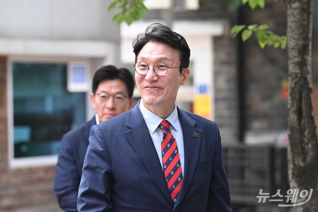 인사청문회 준비 사무실 향하는 김민석 총리 후보자