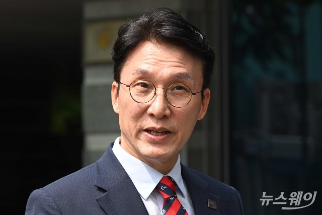 질의에 답변하는 김민석 국무총리 후보자