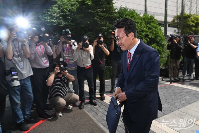 인사청문회 준비 사무실로 출근하는 김민석 총리 후보자