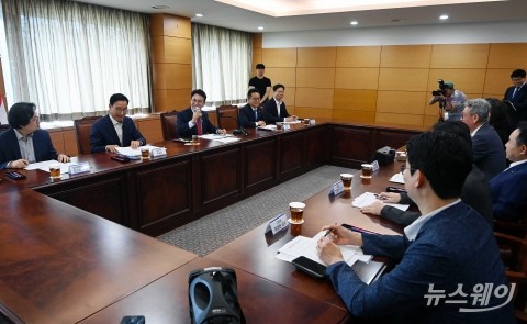 밥상물가 안정을 위한 경청 간담회 주재하는 김민석 국무총리 후보자