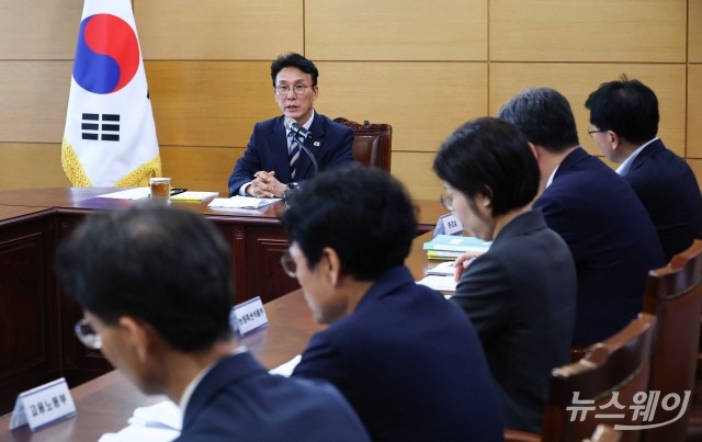 '경제·민생분야 부처 업무보고' 주재하는 김민석 총리 후보자