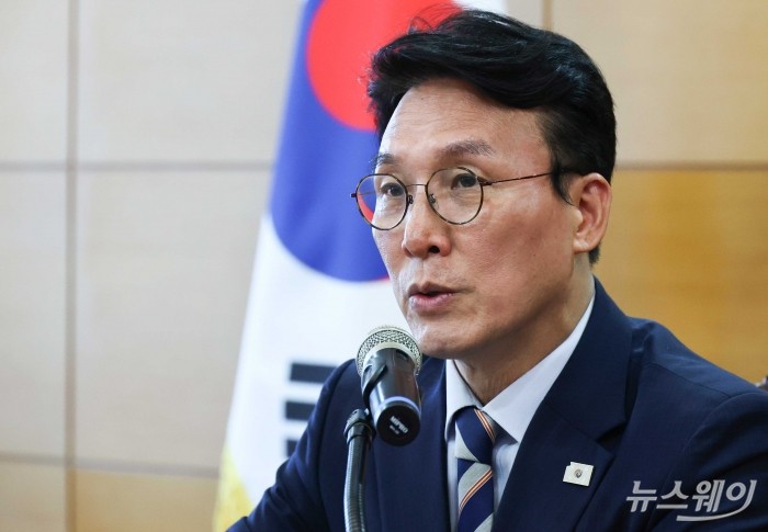 김민석 국무총리 후보자가 16일 오전 서울 종로구 금융감독원 연수원에 마련된 청문회 준비단 사무실에서 열린 '경제·민생분야 부처 업무보고'에서 모두발언을 하고 있다. 사진=강민석 기자 kms@newsway.co.kr
