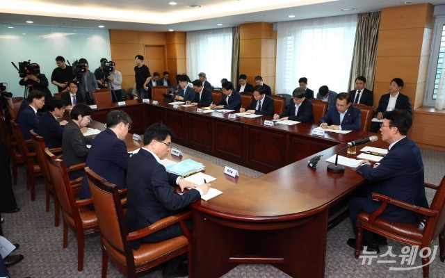 경제·민생분야 부처 참석자들 만난 김민석 국무총리 후보자