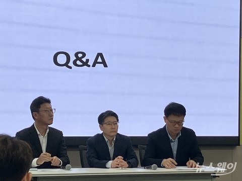 SK텔레콤, 유심 교체 840만명···영업중단 보상 '현금+α'