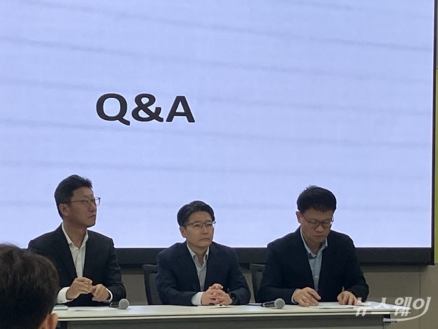 SK텔레콤, 유심 교체 840만명···영업중단 보상 '현금+α'