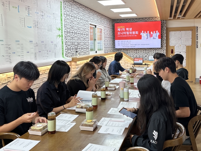 전주기전대학 진로취업지원센터와 대학일자리플러스센터가 16일 재학생을 대상으로 '2025학년도 1차 학생 모니터링위원회'를 개최하고 있다.