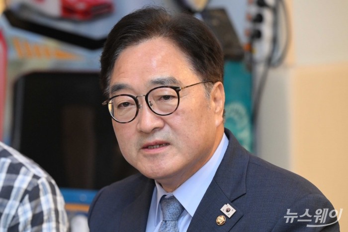 우원식 국회의장이 18일 오전 서울 노원구 홈플러스 중계점에서 열린 홈플러스 입점협의회에서 모두발언을 하고 있다. 사진=강민석 기자 kms@newsway.co.kr