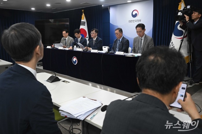 임기근 기획재정부 2차관이 20일 오전 서울 종로구 정부서울청사에서 열린 2024년 공공기관 경영실적 평가 결과 발표에서 발언을 하고 있다. 사진=강민석 기자 kms@newsway.co.kr