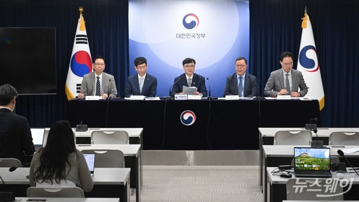 임기근 기획재정부 2차관이 20일 오전 서울 종로구 정부서울청사에서 열린 2024년 공공기관 경영실적 평가 결과 발표에서 발언을 하고 있다. 사진=강민석 기자 kms@newsway.co.kr