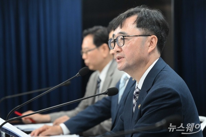 임기근 기획재정부 2차관이 20일 오전 서울 종로구 정부서울청사에서 열린 2024년 공공기관 경영실적 평가 결과 발표에서 발언을 하고 있다. 사진=강민석 기자 kms@newsway.co.kr
