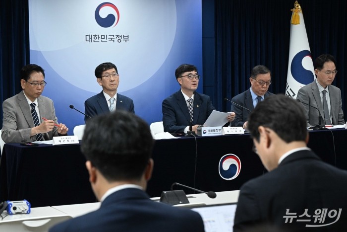 임기근 기획재정부 2차관이 20일 오전 서울 종로구 정부서울청사에서 열린 2024년 공공기관 경영실적 평가 결과 발표에서 발언을 하고 있다. 사진=강민석 기자 kms@newsway.co.kr