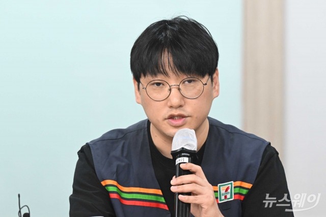 최저임금 동결 촉구하는 박태준 세븐일레븐 라마다신설동점 대표