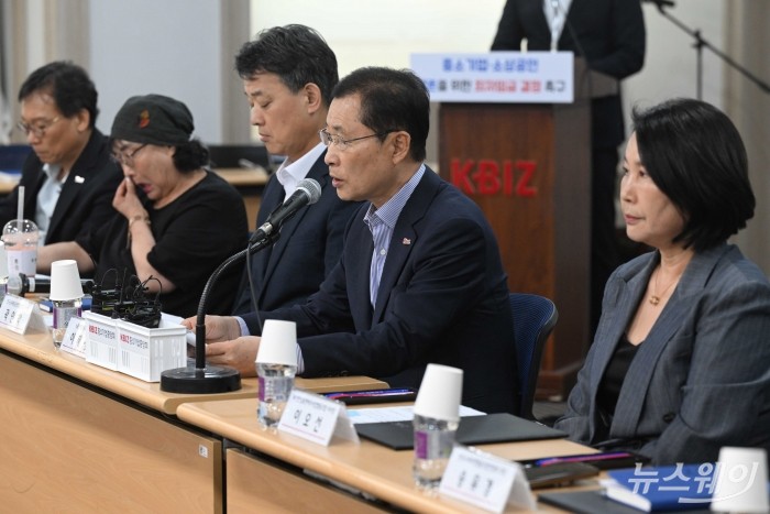 이재광 중소기업중앙회 노동인력위원회 위원장이 23일 오후 서울 여의도 중소기업중앙회에서 열린 2026년 최저임금 중소기업계 기자회견에서 모두발언을 하고 있다. 사진=강민석 기자 kms@newsway.co.kr
