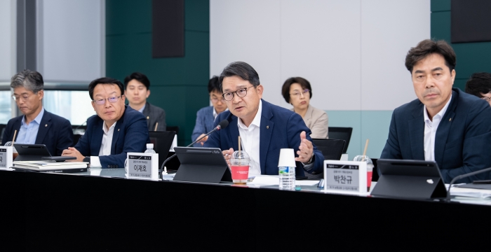 이재호 NH농협금융 부사장이 지난 23일 서울 중구 본사에서 2025년 제1차 신사업추진협의회를 주재하고 있다. 사진=NH농협금융 제공