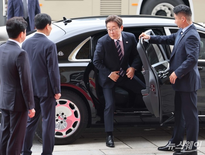 이재명 대통령이 26일 추가경정예산에 대한 시정연설을 하기 위해 서울 여의도 국회에 도착하고 있다. 사진=국회사진기자단