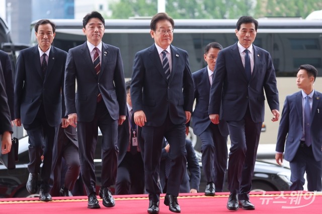 이재명 대통령, 첫 한미일 순방 돌입···도쿄·워싱턴 외교 무대 집중 조명