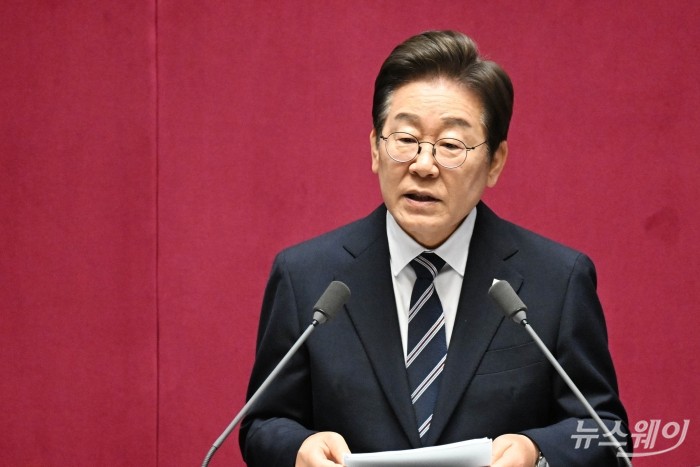 이재명 대통령이 26일 국회에서 열린 제426회국회(임시회) 제2차 본회의에서 2025년도 제2회 추가경정예산안에 대한 정부의 시정연설을 하고 있다. 2025.6.26 사진=국회사진기자단