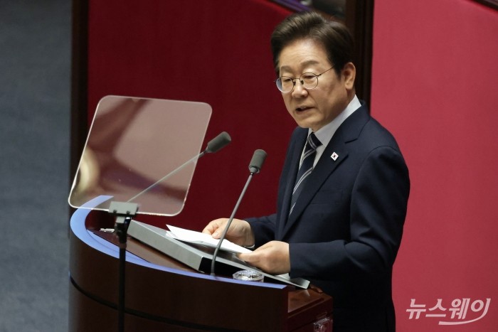 이재명 대통령이 26일 오전 국회 본회의장에서 추가경정예산에 대한 시정연설을 하고 있다. 사진=국회사진기자단