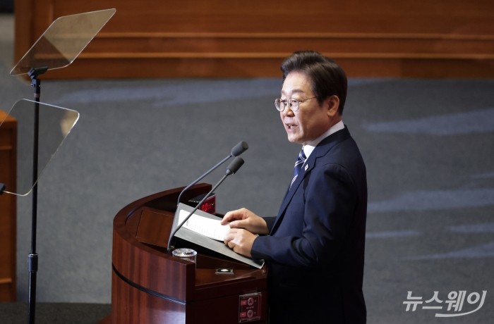 이재명 대통령이 26일 오전 국회 본회의장에서 추가경정예산에 대한 시정연설을 하고 있다. 사진=국회사진기자단