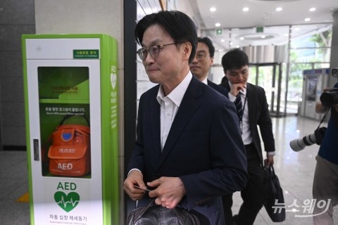 김정관 산업부 장관 후보자, 인사청문회 준비 집무실 출근