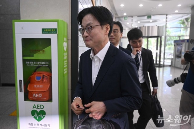 김정관 산업부 장관 후보자, 인사청문회 준비 집무실 출근