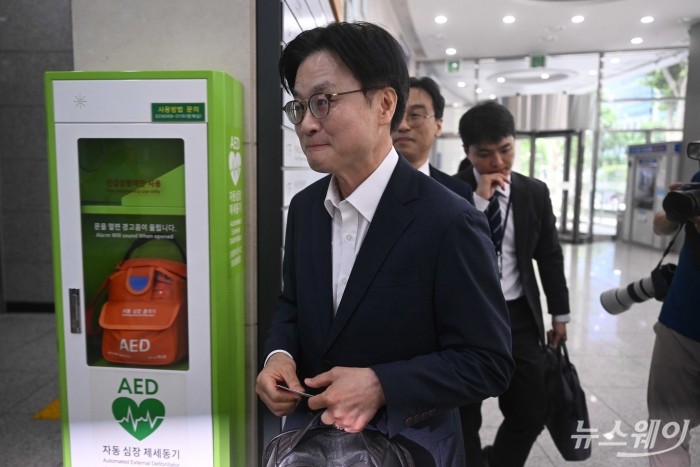 김정관 산업통상자원부 장관 후보자가 30일 오전 서울 강남구 한국기술센터에 마련된 인사청문회 준비 집무실로 첫 출근을 하고 있다. 사진=강민석 기자 kms@newsway.co.kr