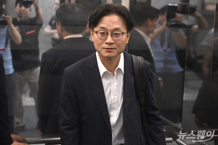 김정관 산업통상자원부 장관 후보자가 30일 오전 서울 강남구 한국기술센터에 마련된 인사청문회 준비 집무실로 첫 출근을 하고 있다. 사진=강민석 기자 kms@newsway.co.kr