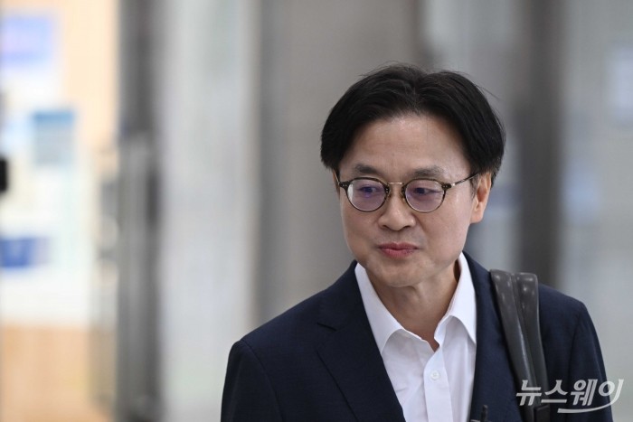 김정관 산업통상자원부 장관 후보자가 30일 오전 서울 강남구 한국기술센터에 마련된 인사청문회 준비 집무실로 첫 출근을 하고 있다. 사진=강민석 기자 kms@newsway.co.kr