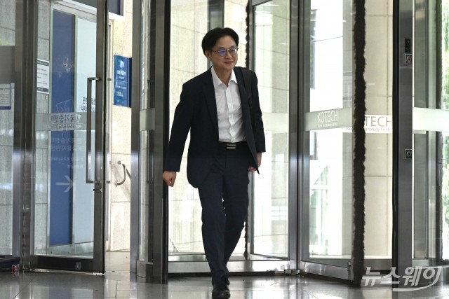 인사청문회 준비 집무실 첫 출근하는 김정관 산업부 장관 후보자