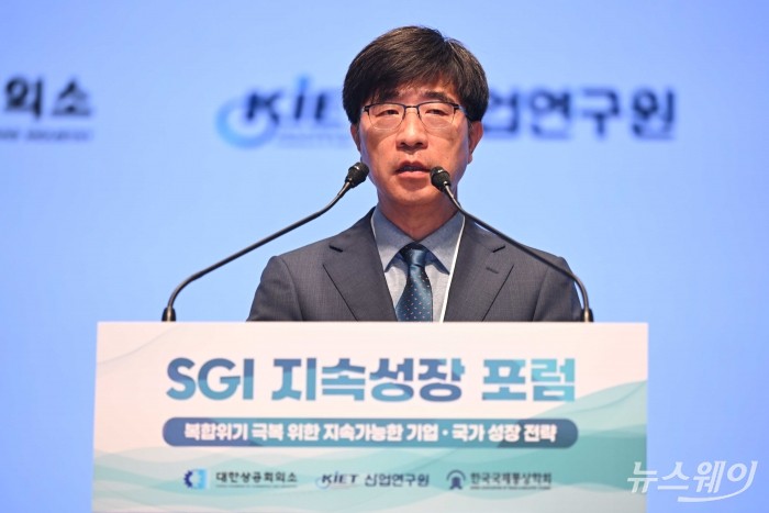 허정 한국국제통상학회장이 30일 오후 서울 중구 대한상공회의소에서 열린 SGI 지속성장 포럼에서 축사를 하고 있다. 사진=강민석 기자 kms@newsway.co.kr
