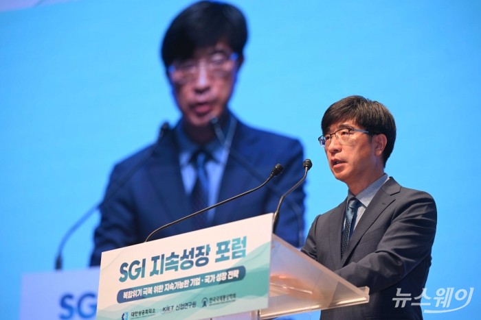 허정 한국국제통상학회장이 30일 오후 서울 중구 대한상공회의소에서 열린 SGI 지속성장 포럼에서 축사를 하고 있다. 사진=강민석 기자 kms@newsway.co.kr