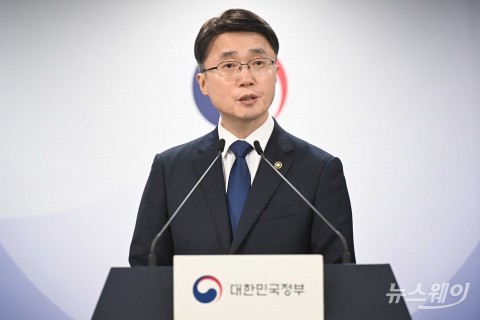 정부 '유심 해킹' SKT에 위약금 면제 통보···&quot;불이행시 등록 취소&quot;(종합)