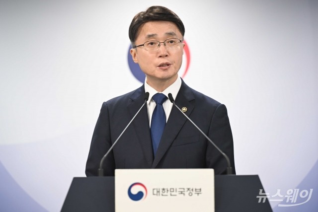 정부 '유심 해킹' SKT에 위약금 면제 통보···"불이행시 등록 취소"(종합)