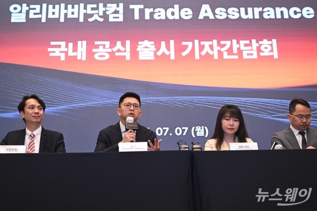 취재진 질문 답변하는 션 양 알리바바닷컴 총괄