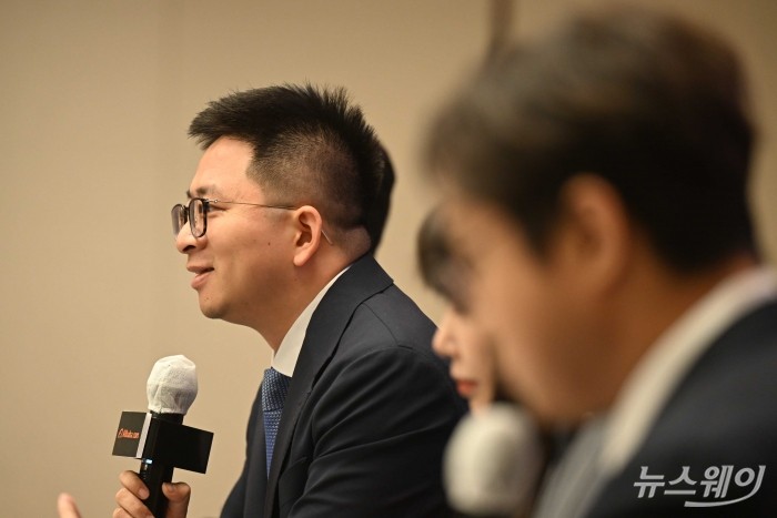 션 양 알리바바닷컴 글로벌 사업개발 총괄이 7일 오전 서울 강남구 조선팰리스호텔에서 열린 'Trade Assurance 서비스' 국내 공식 출시 기자간담회에서 취재진의 질문에 답변하고 있다. 사진=강민석 기자 kms@newsway.co.kr