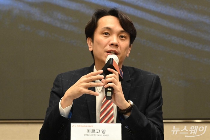마르코 양 알리바바닷컴 코리아 지사장이 7일 오전 서울 강남구 조선팰리스호텔에서 열린 'Trade Assurance 서비스' 국내 공식 출시 기자간담회에서 취재진의 질문에 답변을 하고 있다. 사진=강민석 기자 kms@newsway.co.kr