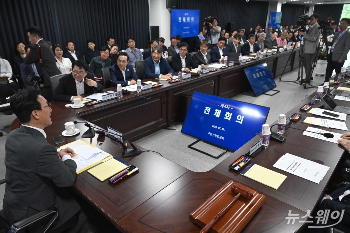 김민석 국무총리가 7일 오후 서울 종로구 국정기획위원회에서 열린 제4차 전체회의에서 인사말을 하고 있다. 사진=강민석 기자 kms@newsway.co.kr